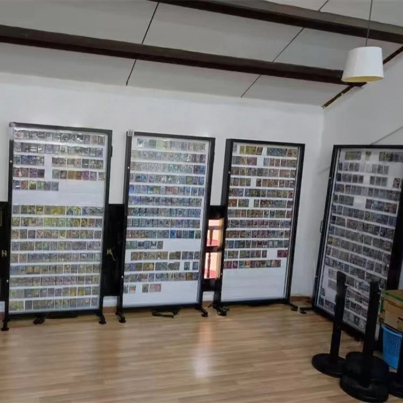 カスタムグレード入りプレイングカードディスプレイメタル壁掛け - Graded Card Display のレビューと価格
